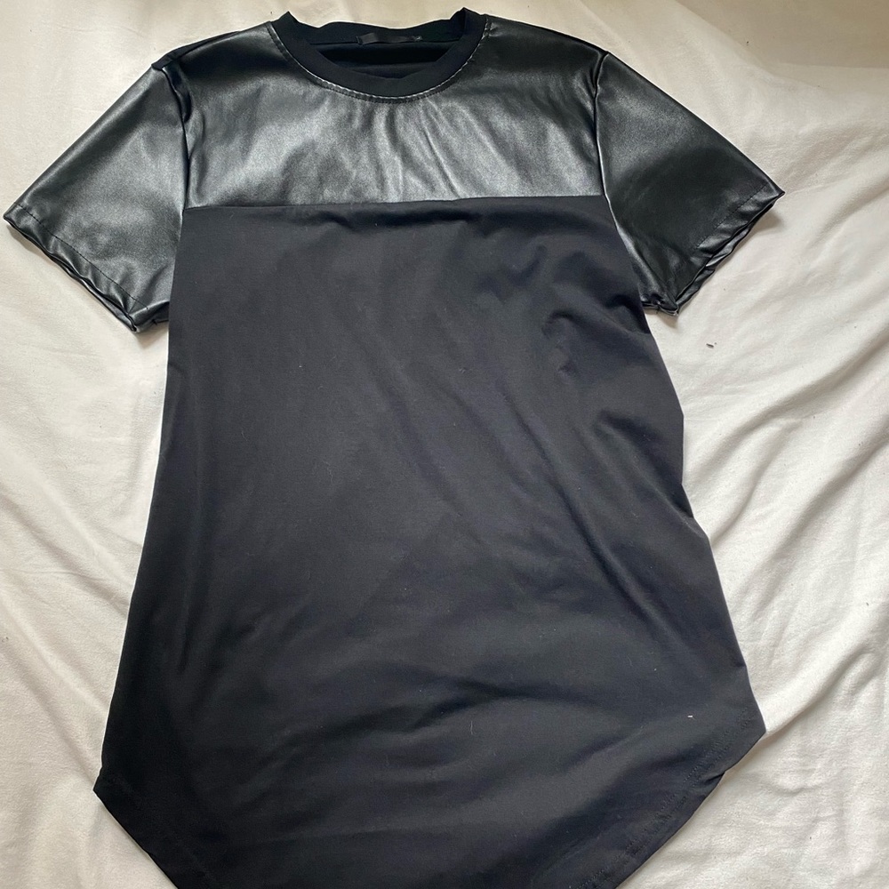 Large Men’s Black Top
